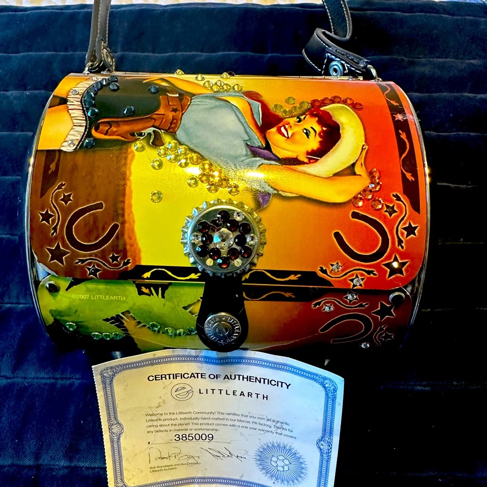 Little Earth purse with duster bag and certificate. Happy Trails